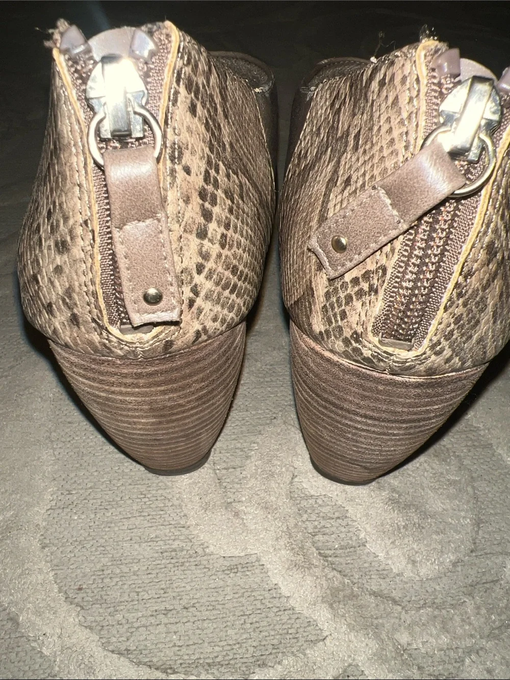 NWOT🌷DR SCHOLLS COMFORT🌷Taupe faux snake trim open toe man made material wedge